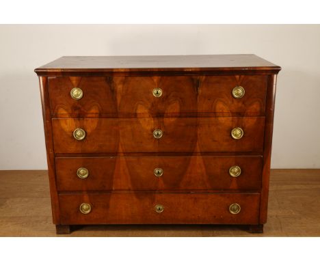 Mahoniehouten commode, ca. 1800, de vier laden met messing beslag. Geen sleutels br. 123, h. 96, d. 59 cm [1]