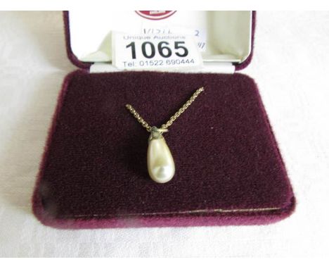 A 9ct gold chain with attached pearl pendant, 6.2 gms