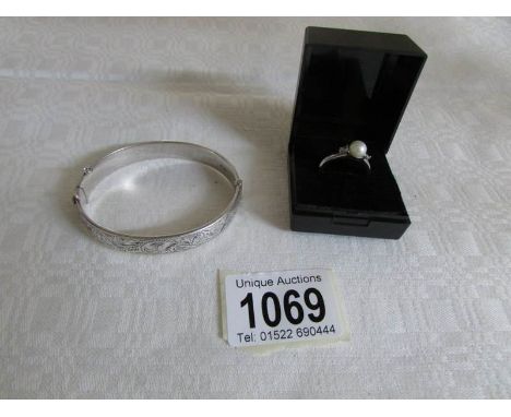 A silver ring set cultured pearl and a silver bangle