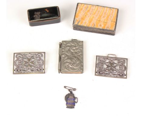 A small group of collectors' items, including a late 18th/19th century Continental silver framed snuff box, inset with mammot