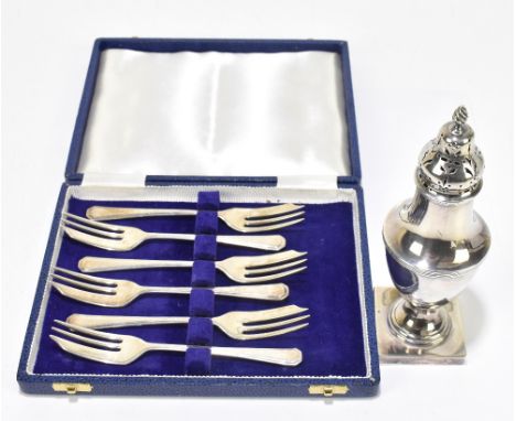 BARKER BROS; an Edward VII hallmarked silver sugar caster of baluster form, with square plinth base, Chester 1907, together w