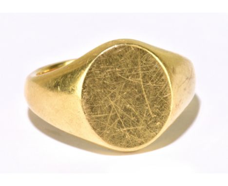 An 18ct yellow gold signet ring, with vacant oval panel, ring size Q 1/2, approx. 13.9g.&nbsp;Additional InformationSurface s