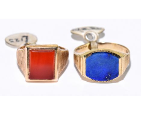 A 9ct yellow gold lapis lazuli signet ring, size U 1/2, and a 9ct yellow gold carnelian set ring, size M 1/2, combined approx