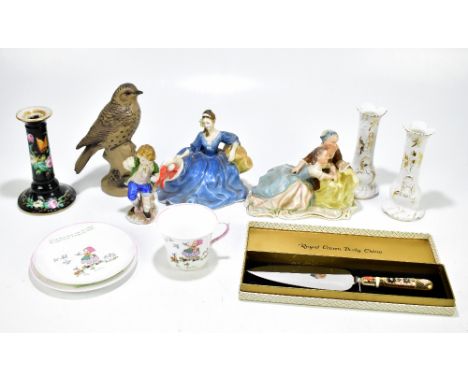 A small collection of assorted ceramics including a boxed Royal Crown Derby Imari cake slice, Royal Doulton figure HN2429 'El