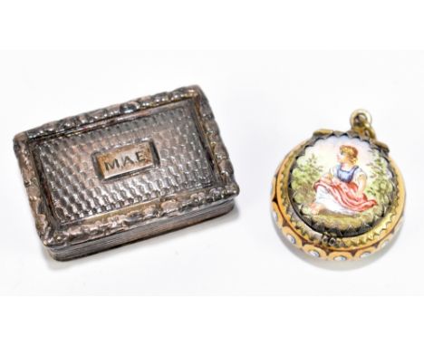 A George IV silver vinaigrette with pierced foliate grille, maker's mark indistinct, Birmingham 1825, length 3.25cm, with a 1