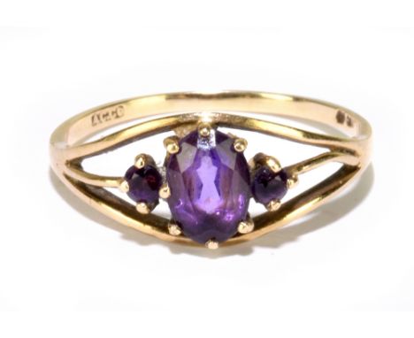 A 9ct yellow gold dress ring, size P, approx 1.3g.