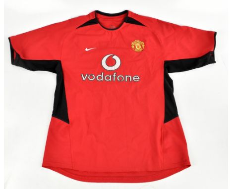 CRISTIANO RONALDO; a 2003/04 Manchester United home shirt, signed to back, size M.&nbsp;Additional InformationCreasing and li