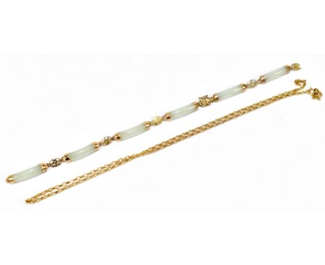 A damaged yellow metal and jade bracelet, and a 9ct yellow gold broken belcher chain, approx. 1.31g (2).