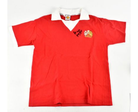 GEORGE BEST; a 1970s style Manchester United shirt, signed to front, size M.&nbsp;Additional InformationCreasing and light ge
