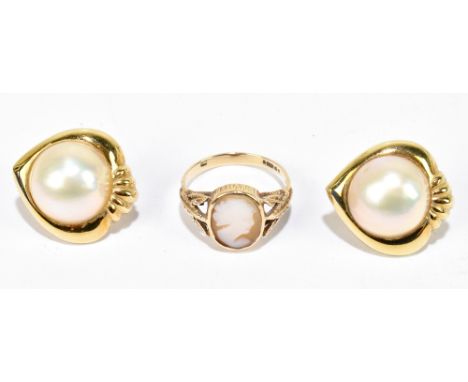 A pair of 14ct yellow gold Mabe pearl set earrings with clip and post fittings, diameter of pearls 15mm, approx 7.7g, and a 9