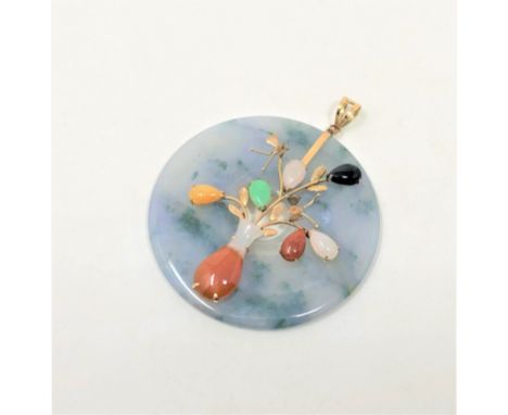 A 14ct gold jade and agate pendant, diameter 50mm