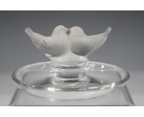 A Lalique frosted and clear glass Colombes or Love Birds cendrier trinket dish, modern, engraved 'Lalique France' to base, di