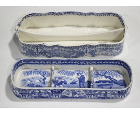 A Spode blue printed Lange Lijsen pattern toothbrush holder base, early 19th century, of oblong shape with two divisions, blu