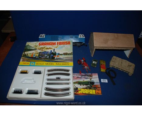 A quantity of model railway items including boxed N Gauge railway (train missing), goods shed, part of a Blue Flyer engine, e