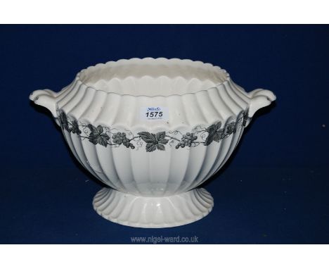 A Copeland Spode 'Frascati', no. S3355 tureen with black grape pattern, 8'' tall x 14'' wide.