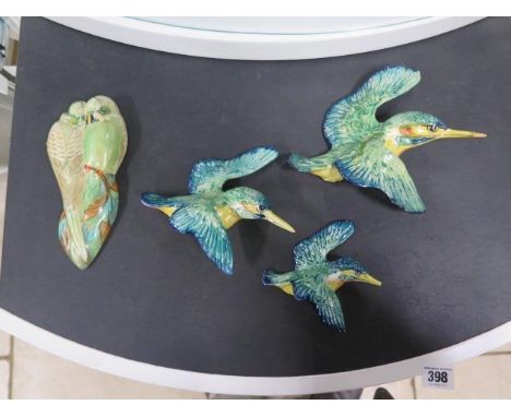 A Grays pottery pair of budgerigars wall hanger in good condition and a set of three Beswick Kingfisher No 729 - two with dam