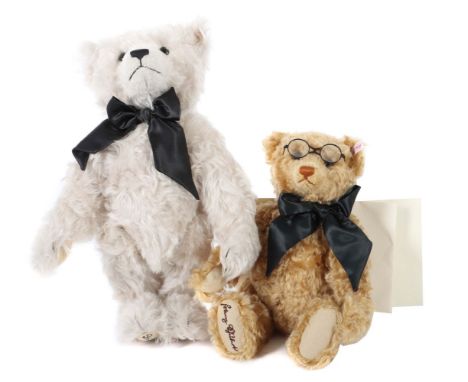 2 Teddybären m. SpieluhrSteiff, 1 x Johann Strauss Bär, 1999 weiß, Spieluhr, Zertifikat Nr. 00419, limitierte Auflage 1847 St