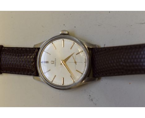 An Omega gentlemans manual wristwatch,&nbsp;on brown leather strap, No.10415572, 34mm. 