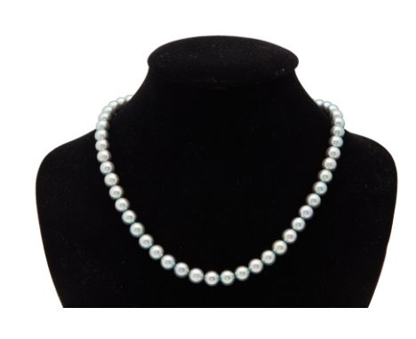 A GREY AKOYA CULTURED PEARL NECKLACE
With 53 pearls in total
Marked 'silver' to the foliate clasp
42cm long
37.2g
Condition: 