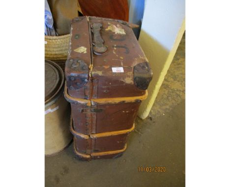 VINTAGE SCHOOL TRUNK 