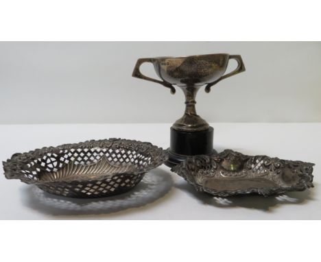 Two pierced & embossed silver trinket dishes & a silver trophy cup, total weight approx 3.4ozt