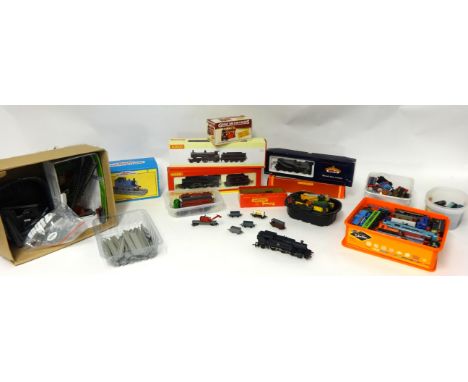 A collection of model railway including 'Thomas the Tank Engine' model railway, a Hornby R2712 BR Class 9 Loco, another Hornb