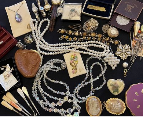 A selection of vintage costume jewellery, to include necklaces, brooches and ladies and gents wristwatches and a number of ot