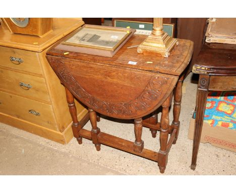 An oak gate leg drop leaf table 