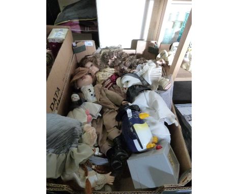 Mixed Lot: Various collectors dolls, penguin alarm clock etc