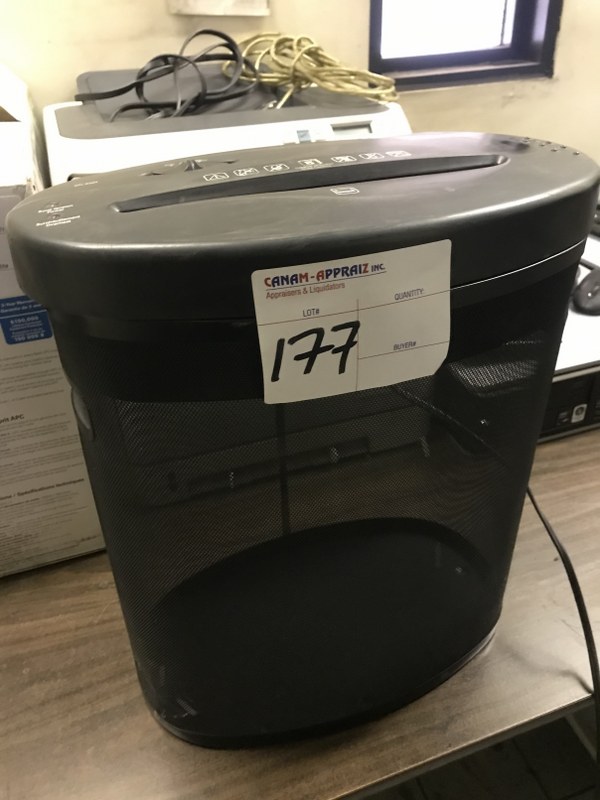 STAPLES SPL826X PAPER SHREDDER
