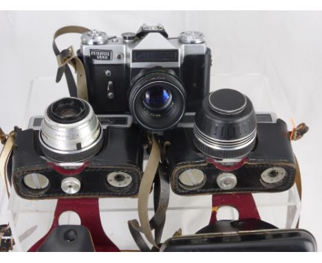 Three Vintage Cameras, including a Prinzflex 500 E, two Werra cameral's with Carl Zeis Genna Lens, Sunpack Auto 200 Flash Met