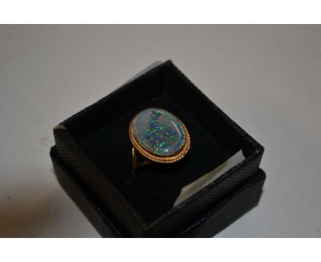 A 9ct gold opal set ring 