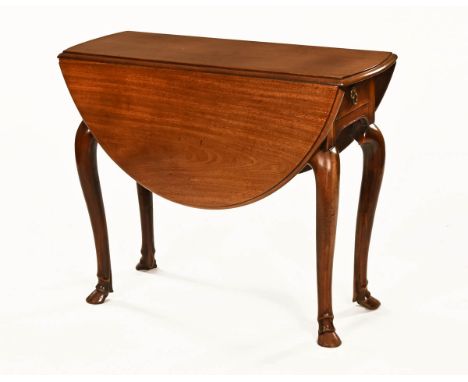 A Georgian mahogany (possibly Irish) twin drop flap dining table, with moulded edge and frieze drawer raised on cabriole legs