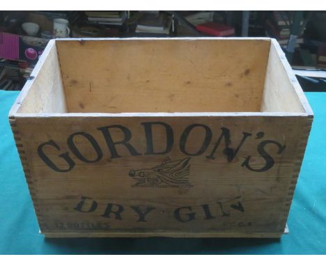 GORDON'S DRY GIN VINTAGE TWELVE BOTTLE CASE, EMPTY 
