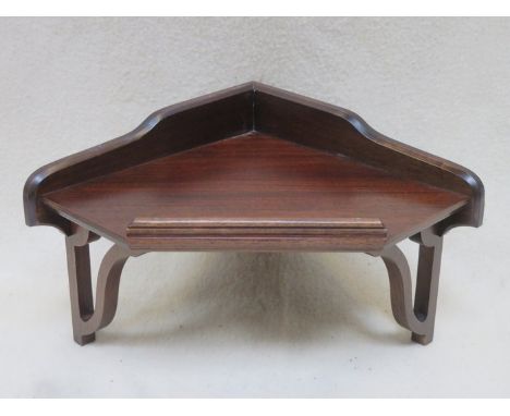 SMALL MAHOGANY WALL MOUNTING CORNER SHELF 