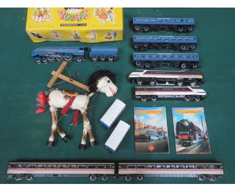 BOXED PELHAM HORSE PUPPET PLUS SMALL PARCEL OF HORNBY OO GAUGE 