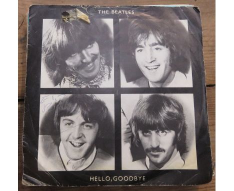 BEATLES SINGLES INCLUDING HEY JUDE, BACK IN USSR, HELLO GOODBYE, PAPERBACK WRITER AND TICKET TO RIDE, APPROXIMATELY NINE 