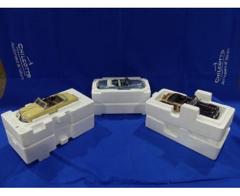 A Danbury Mint 1:24 scale die-cast model of the 1948 Chrysler Town and Country, together with a Danbury Mint 1:24 scale model