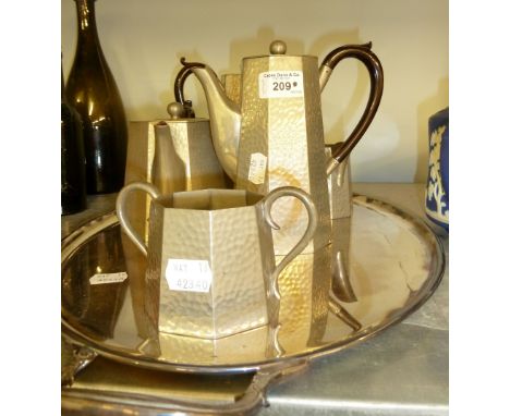 ABBEY HAMMERED PEWTER TEA AND COFFEE SERVICE OF 5 PIECES, OCTAGONALLY PANELLED AND AN ELECTROPLATE OVAL TWO HANDLED TEA TRAY 