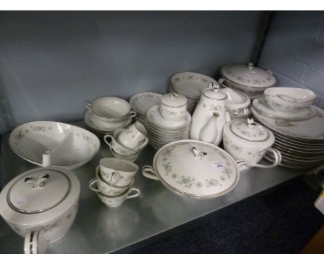 MODERN NORITAKE PORCELAIN WELLESLEY PATTERN DINNER, TEA AND COFFEE SERVICE FOR TWELVE PERSONS, APPROX 81 PIECES (SOME PIECES 