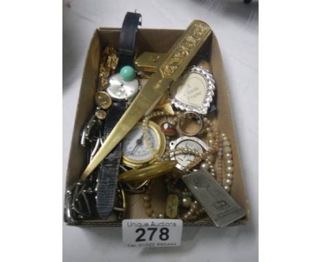 A mixed lot of jewellery etc.,