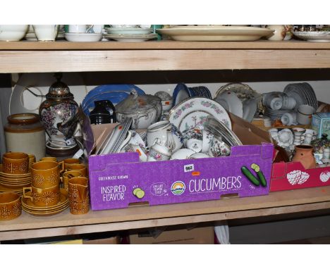 FOUR BOXES AND LOOSE CERAMICS to include a quantity of 'Indian Tree' ceramics from various manufacturers, a group of vintage 