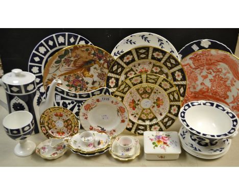 A Royal Crown Derby Imari 2451 pattern dinner plate, second, a similar dessert plate, an early 20th century tea plate; a Posi