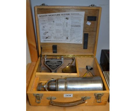 A Vintage Thomas Ashworth & Co Speedy moisture tester, cased with instruction leaflet 