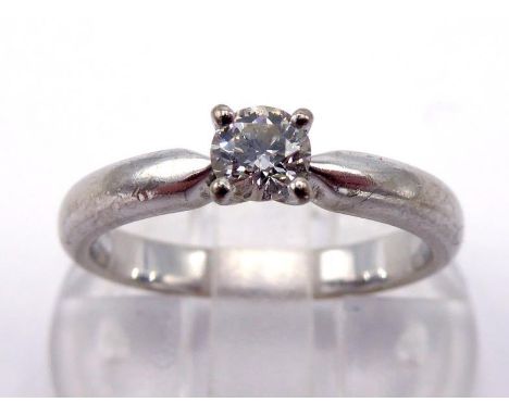 A diamond single stone ring, the brilliant cut approx. 0.23 carat, above a white shank, stamped '750', finger size K, 3.7gms 