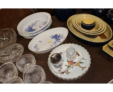 A small quantity of Royal Worcester 