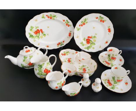 QUEENS VIRGINIA STRAWBERRY DINNER SERVICEcomprising eight entrée plates, eight side plates, twelve dinner plates, seven soup 