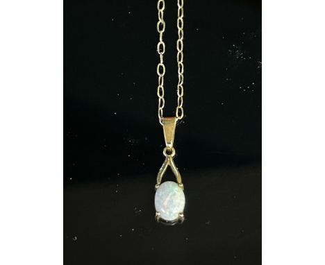 9ct Gold chain wit 14ct gold pendant set with opal Total weight 2.2g 