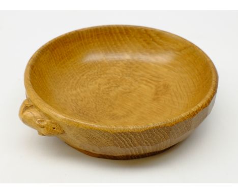 Mouseman oak circular nut bowl by Robert Thompson of Kilburn with carved mouse signature D16cm