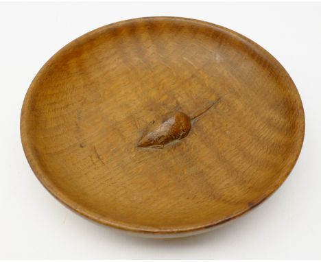 Mouseman oak circular nut bowl, centre mouse signature, by Robert Thompson of Kilburn, D 17.5cm